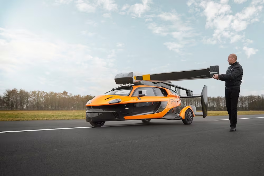 Как у Джеймса Бонда: в Дубае планируют запустить первые в мире летающие автомобили