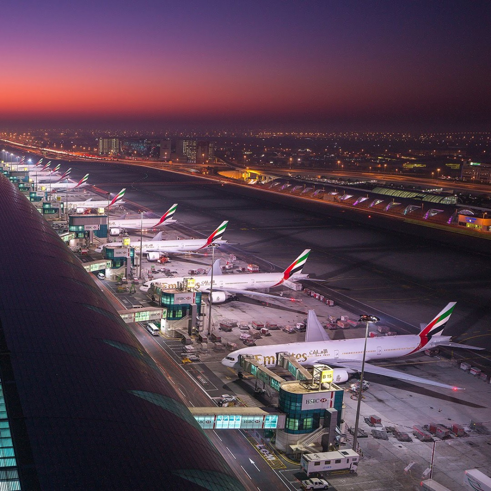Аэропорт дубая закрыт. Международный аэропорт Дубай. Аэропорт Дубай ВПП. ДХБ аэропорт Дубай. Аэропорт Дубай 2022.