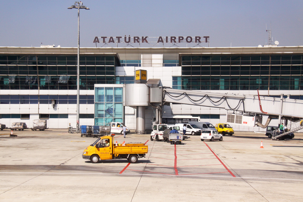 Аэропорт имени Ататюрка, запущенный как аэродром 110 лет назад, был закрыт для коммерческих пассажирских полетов 6 апреля 2019 года