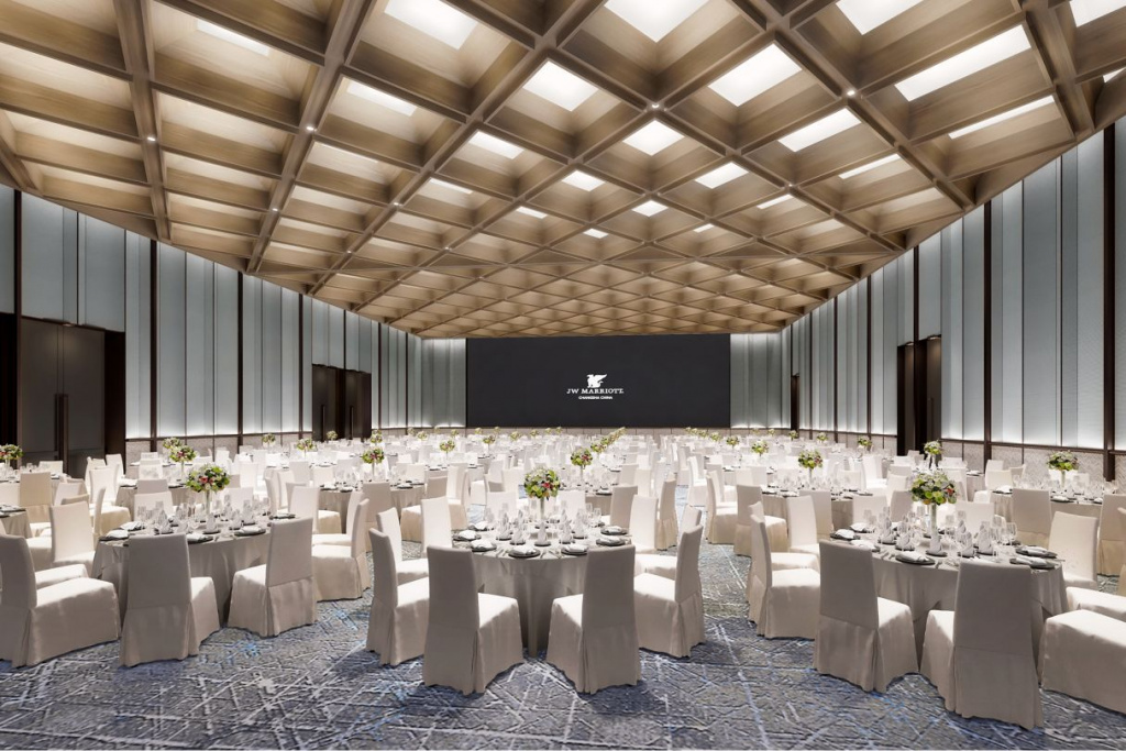 Для проведения совещаний и мероприятий оборудован бальный зал площадью 650 кв. м