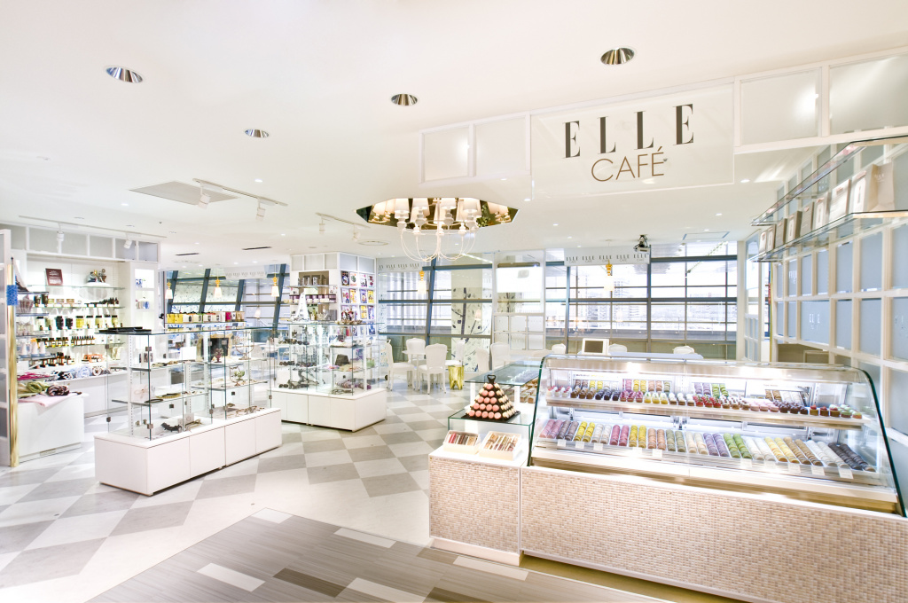 За последние годы медиабренд Elle запустил кафе под брендом Elle, салоны красоты и спа-салоны