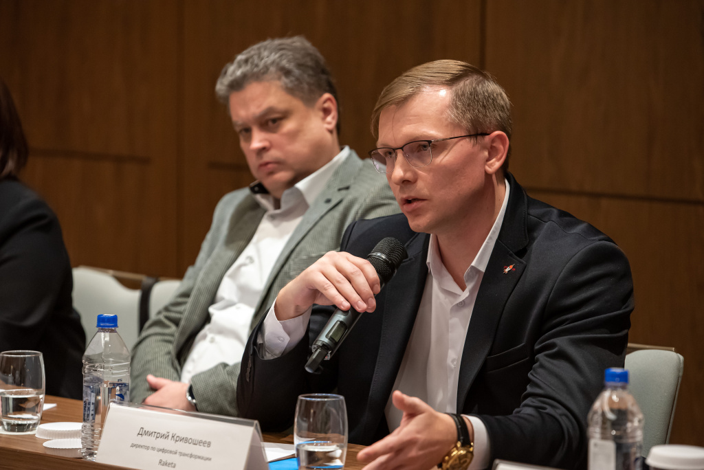 Дмитрий Кривошеев признал, что корпоративные клиенты, подключенные к онлайн-платформе, испытывают на себе некое увеличение цены за счет конвертации в валюту