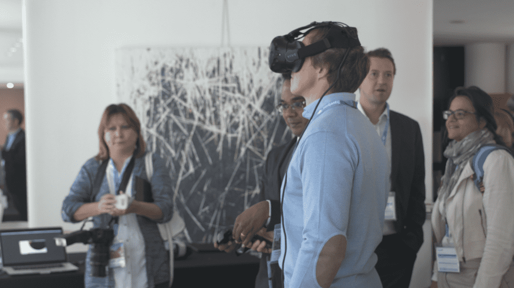 В демо-зоне в рамках конференции Travelport LIVE можно было погрузиться в виртуальную реальность