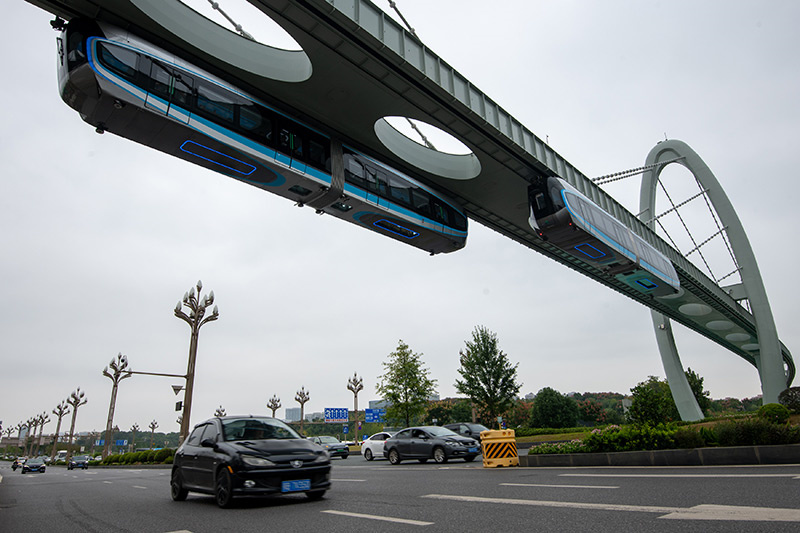 В Китае запустили первую в стране подвесную монорельсовую дорогу с беспилотными поездами