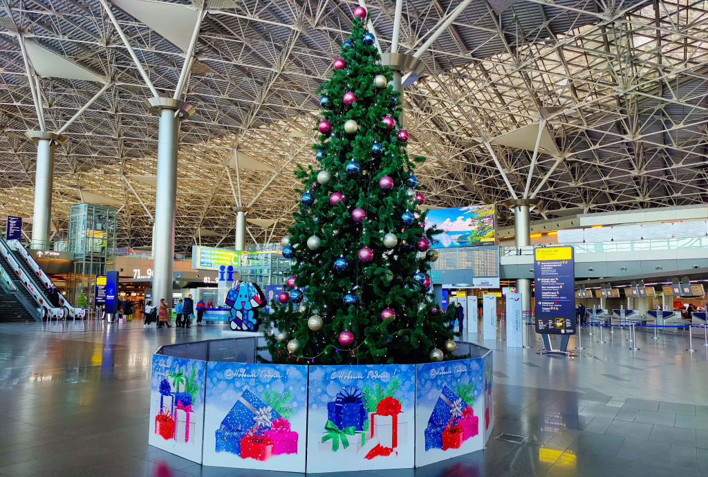 Новогодняя елка в аэропорту Внуково