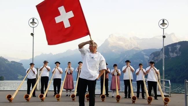 Размахивать флагом — одна из старейших традиций Швейцарии